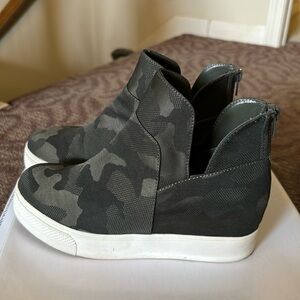 Black camo platform Steve Madden sneaker